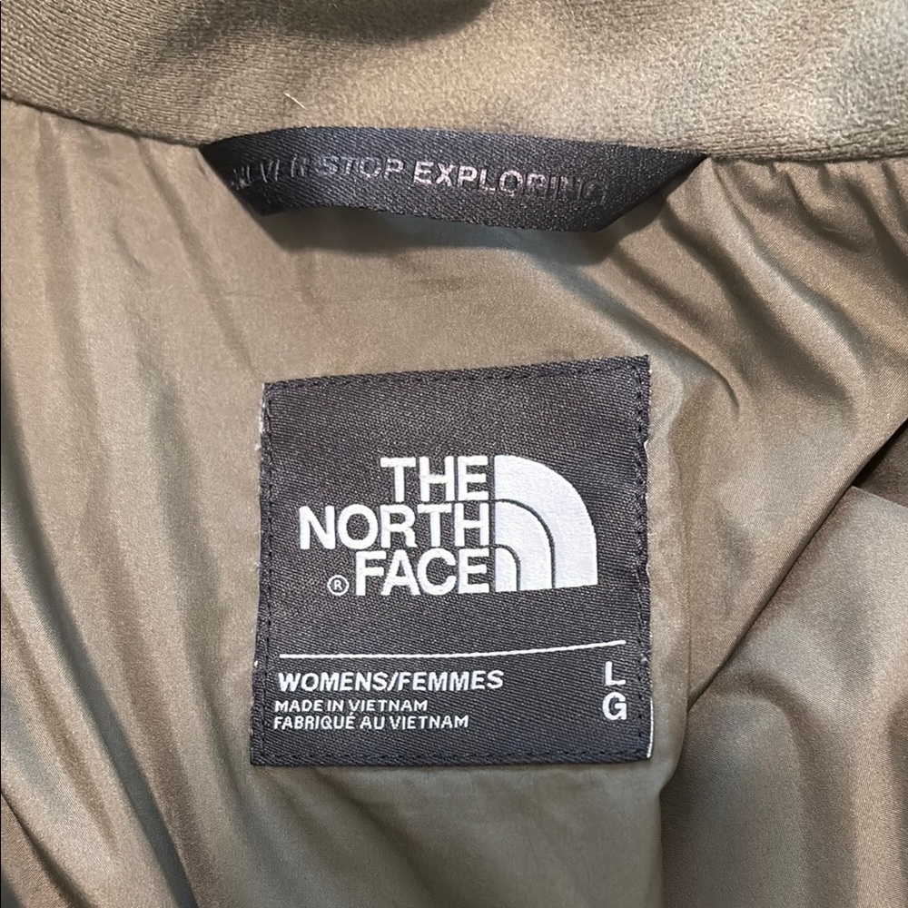 The North Face Green Dry Vent Rain Coat with Sleek Silhouette - Picture 4 of 10